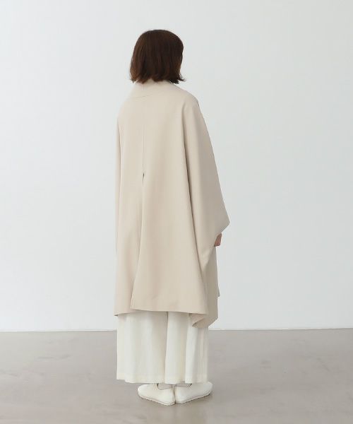 Mochiモチcape coat [ma22-co-02/off beige]Mochi 最新コレクション