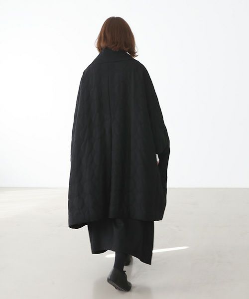 Mochi.モチ.quilted cape  coat [ma22-co-02/black quilted・]
