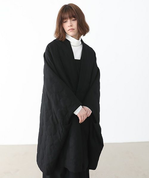 Mochi.モチ.quilted cape  coat [ma22-co-02/black quilted・]