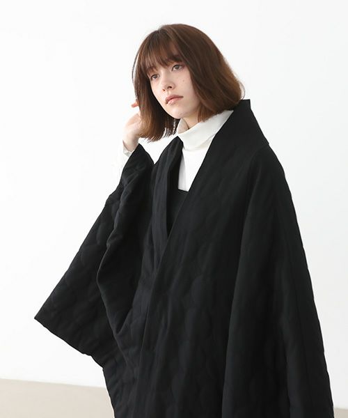 Mochi.モチ.quilted cape  coat [ma22-co-02/black quilted・]