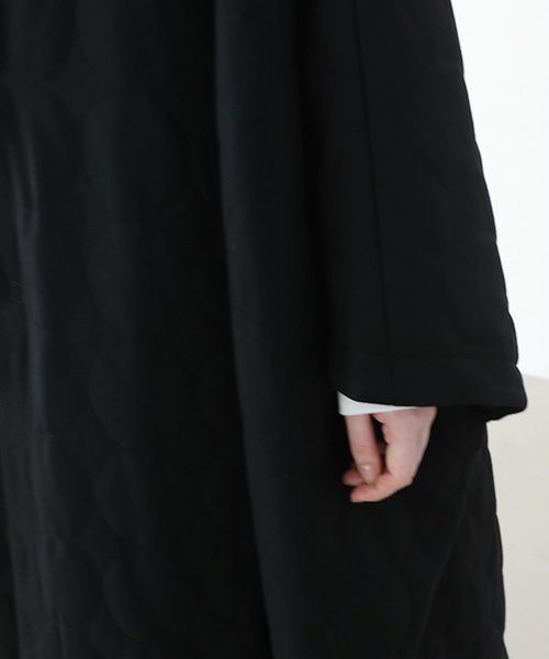 Mochi.モチ.quilted cape  coat [ma22-co-02/black quilted・]