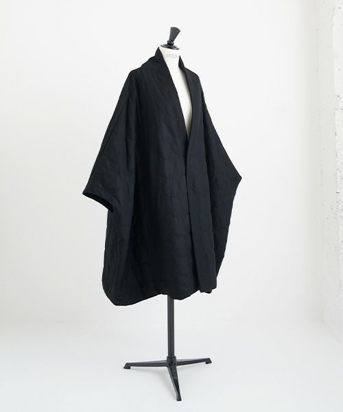 Mochi.モチ.quilted cape  coat [ma22-co-02/black quilted・]