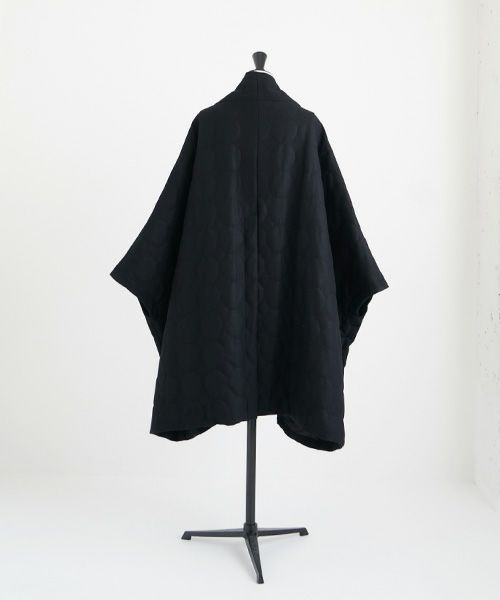 Mochi.モチ.quilted cape  coat [ma22-co-02/black quilted・]