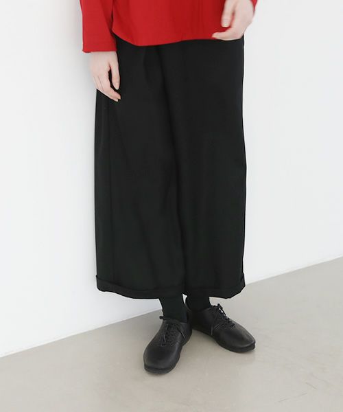 Mochi.モチ.asymmetry wide pants [ma22-pt-02/black/・1]