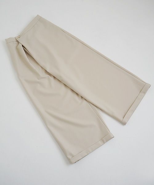 Mochi.モチ.asymmetry wide pants [ma22-pt-02/off beige]