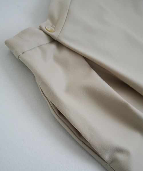 Mochi.モチ.asymmetry wide pants [ma22-pt-02/off beige]