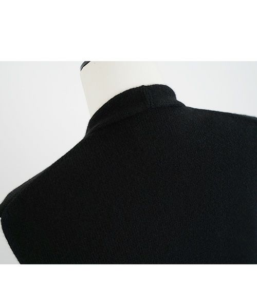 Mochi.モチ.cashmere v-neck vest [ma22-kn-01/black・sa]