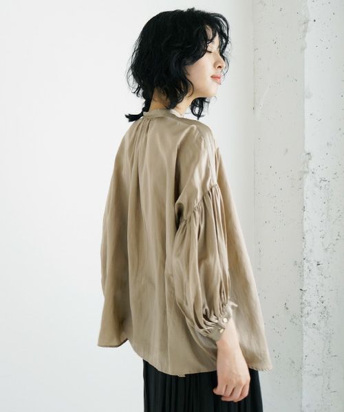 suzuki takayuki.スズキタカユキ.puff-sleeve blouse [T001-12/bay leaf]