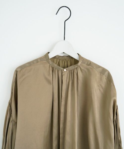 suzuki takayuki.スズキタカユキ.puff-sleeve blouse [T001-12/bay leaf]