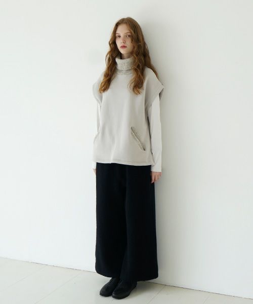 Mochi / home&miles.モチ / ホーム＆マイルズ.turtle neck vest [greige]
