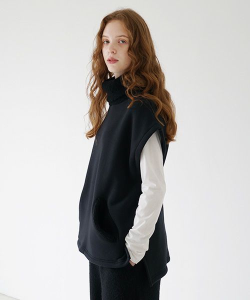 Mochi / home&miles.モチ / ホーム＆マイルズ.turtle neck vest [black]