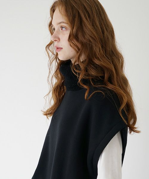 Mochi / home&miles.モチ / ホーム＆マイルズ.turtle neck vest [black]