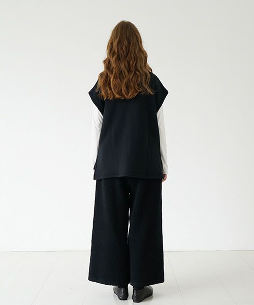 Mochi / home&miles.モチ / ホーム＆マイルズ.turtle neck vest [black]