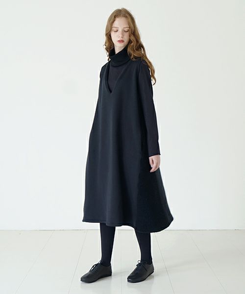 Mochi / home&miles.モチ / ホーム＆マイルズ.v-neck one piece [black]