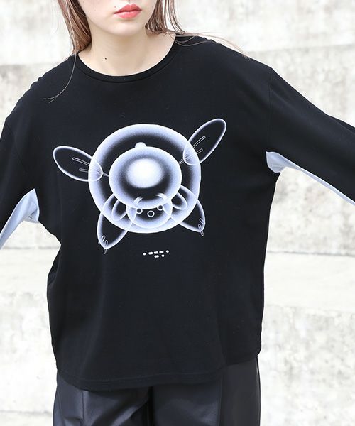 chloma.クロマ.“QUANTUM FOAM” ロングT[22ALT4/BLACK×LIGHT BLUE]