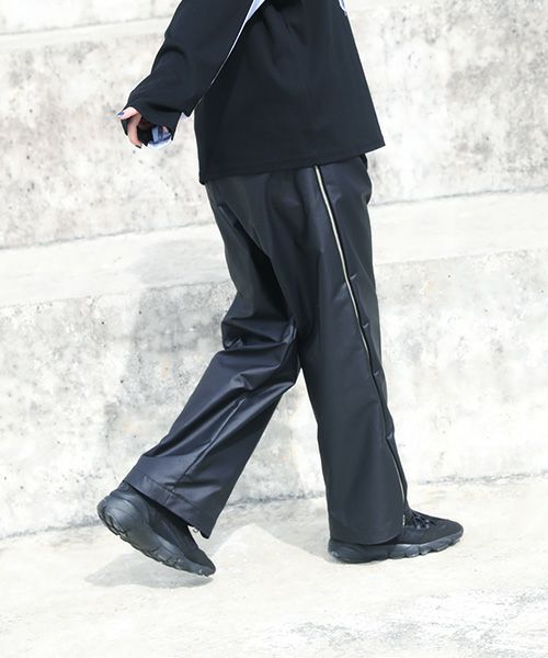 chloma.クロマ.“QUANTUM FOAM” ロングT[22ALT4/BLACK×LIGHT BLUE]