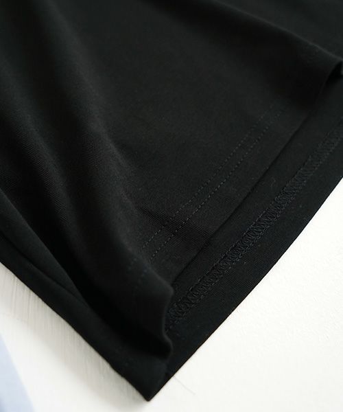 chloma.クロマ.“QUANTUM FOAM” ロングT[22ALT4/BLACK×LIGHT BLUE]