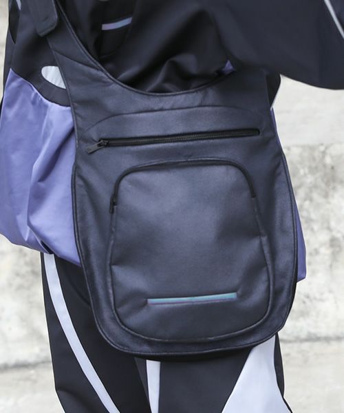 chloma.クロマ.ニューロボディバッグ[22AG2/NU BLACK]