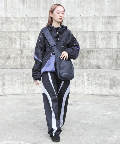 chloma.クロマ.ニューロボディバッグ[22AG2/NU BLACK]