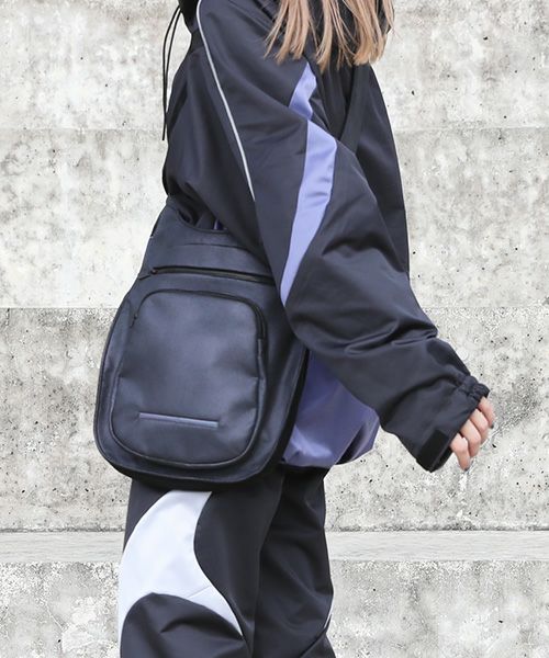 chloma クロマ ニューロボディバッグ[22AG2/NU BLACK]