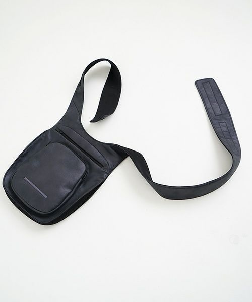 chloma.クロマ.ニューロボディバッグ[22AG2/NU BLACK]