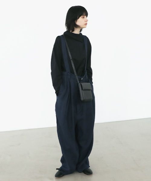 EDROBERTJUDSON.エドロバートジャドソン.molded pouch[ARC_B01Q BG-187/ 05.black]