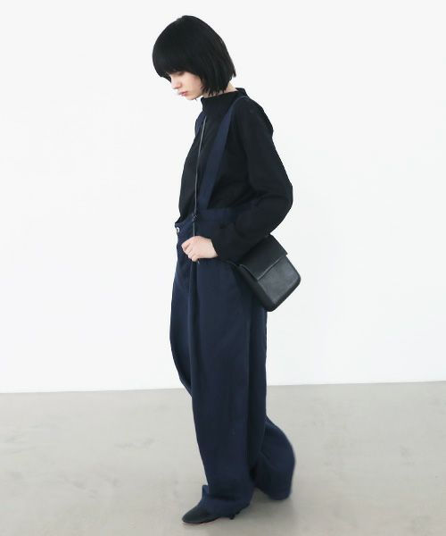 EDROBERTJUDSON.エドロバートジャドソン.molded pouch[ARC_B01Q BG-187/ 05.black]