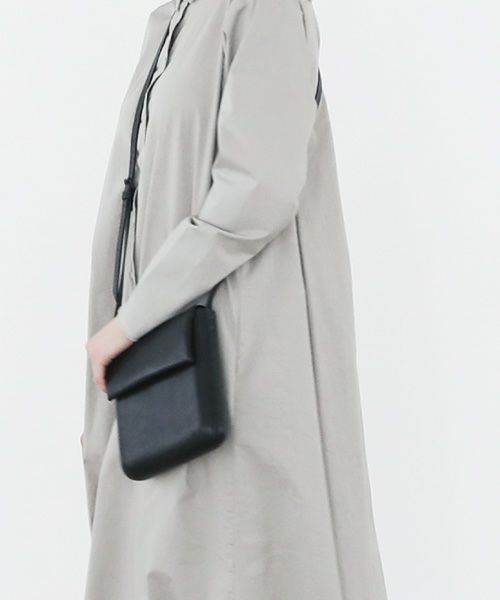 EDROBERTJUDSON.エドロバートジャドソン.molded pouch[ARC_B01Q BG-187/ 05.black]