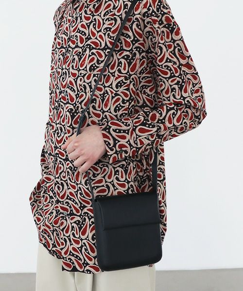 EDROBERTJUDSON.エドロバートジャドソン.molded pouch[ARC_B01Q BG-187/ 05.black]