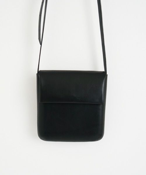 EDROBERTJUDSON.エドロバートジャドソン.molded pouch[ARC_B01Q BG-187/ 05.black]
