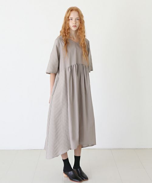 Mochi.モチ.Jacquard dress [greige]