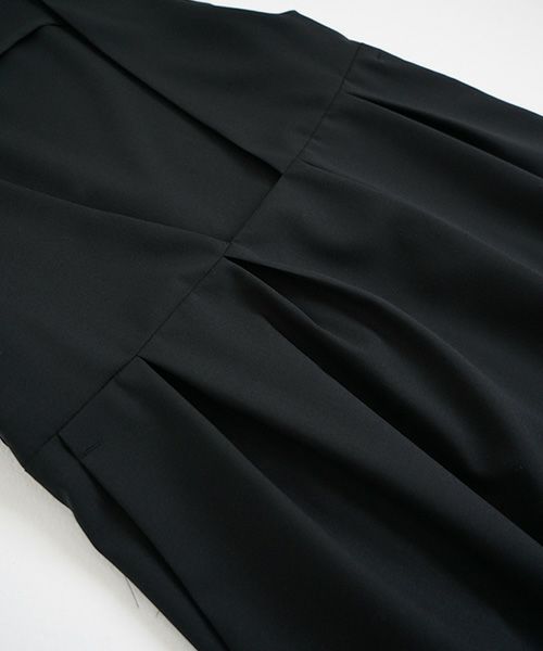 Mochi<br>モチ<br>jumper tuck skirt [black]<br>ジャンパータックスカート