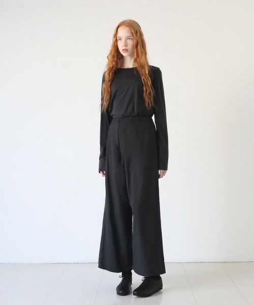 Mochi.モチ.asymmetry wide pants [sumi]
