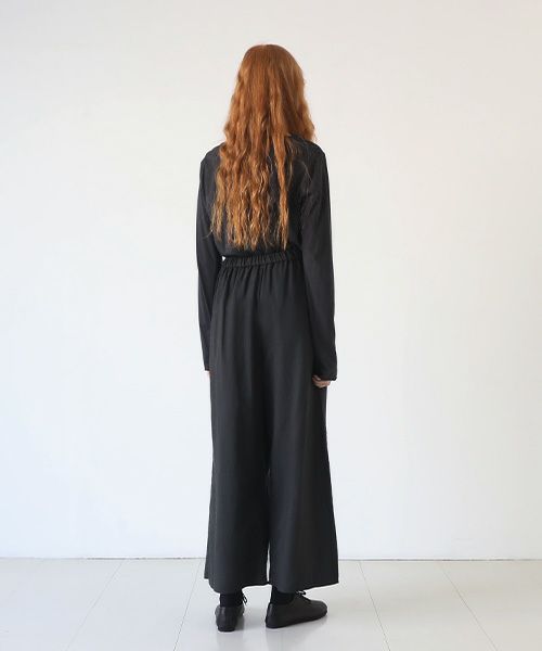 Mochi.モチ.asymmetry wide pants [sumi]