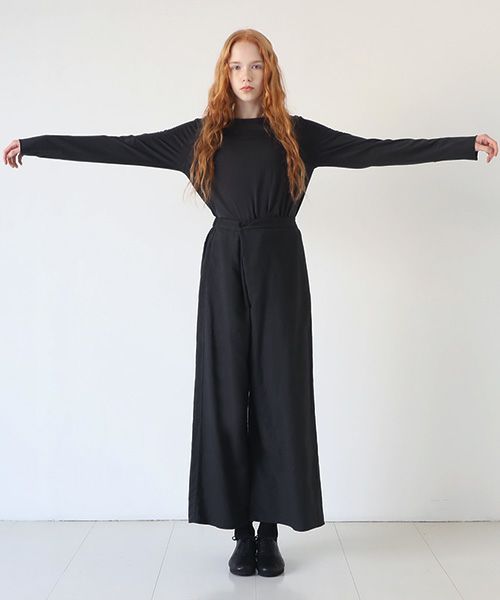 Mochi.モチ.asymmetry wide pants [sumi]