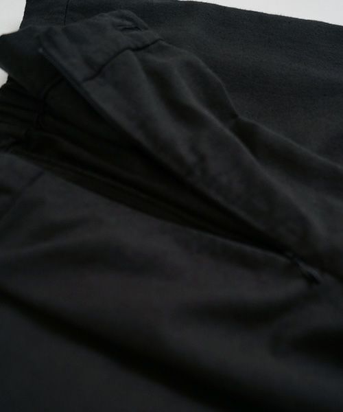 Mochi.モチ.asymmetry wide pants [sumi]