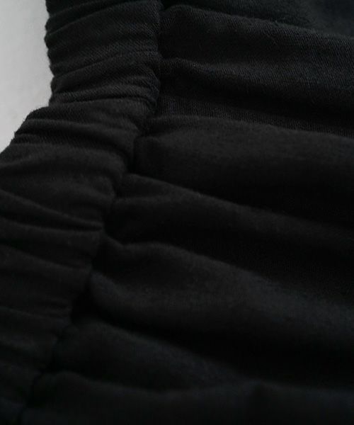 Mochi.モチ.asymmetry wide pants [sumi]