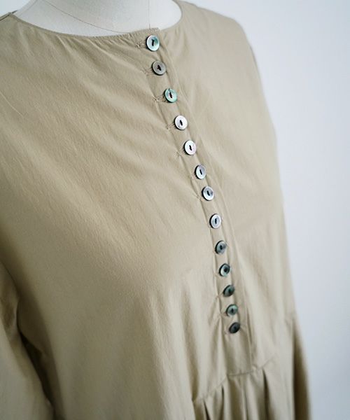 Mochi.モチ.button dress [beige]