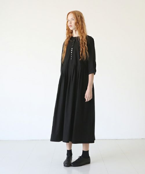Mochi.モチ.button dress [black]