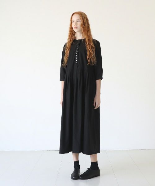 Mochi.モチ.button dress [black]