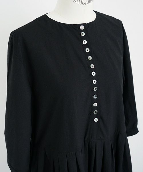 Mochi.モチ.button dress [black]
