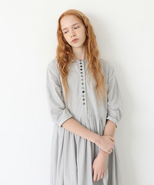 Mochi.モチ.button dress [silver]