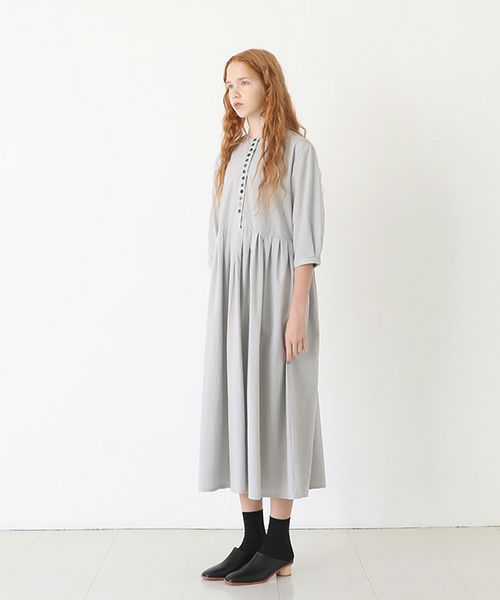 Mochi.モチ.button dress [silver]