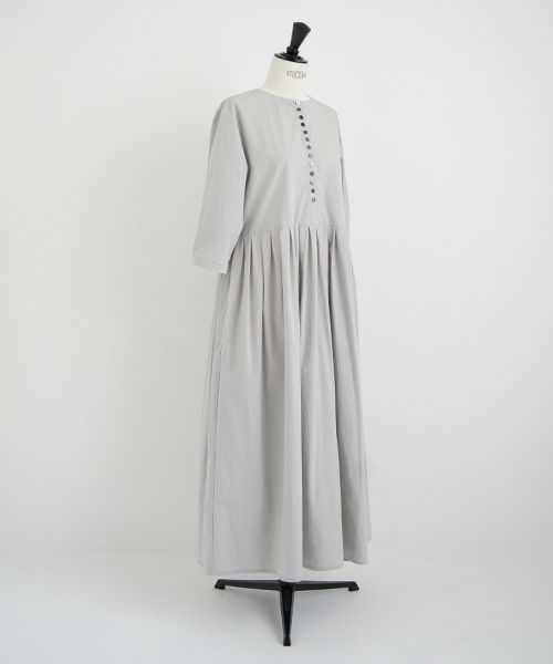 Mochi.モチ.button dress [silver]