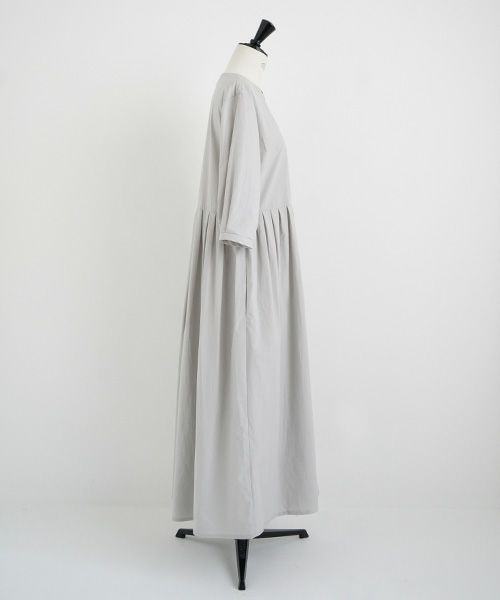 Mochi.モチ.button dress [silver]