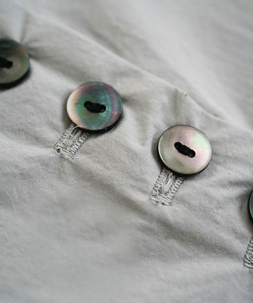Mochi.モチ.button dress [silver]
