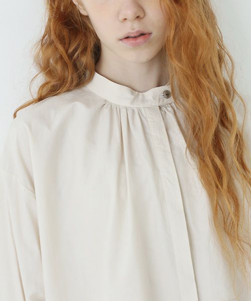 Mochi.モチ.gather blouse [ecru/sa]