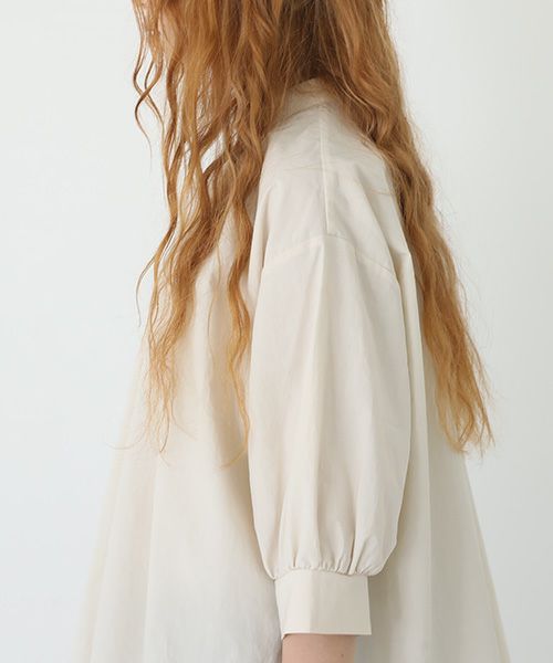 Mochi.モチ.gather blouse [ecru/sa]
