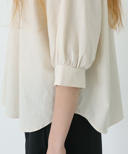 Mochi.モチ.gather blouse [ecru/sa]