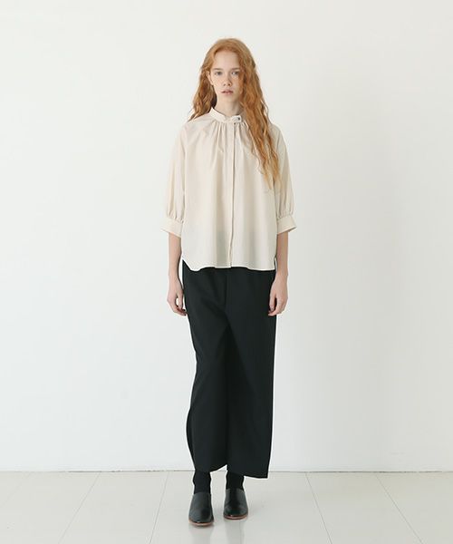 Mochi.モチ.gather blouse [ecru/sa]